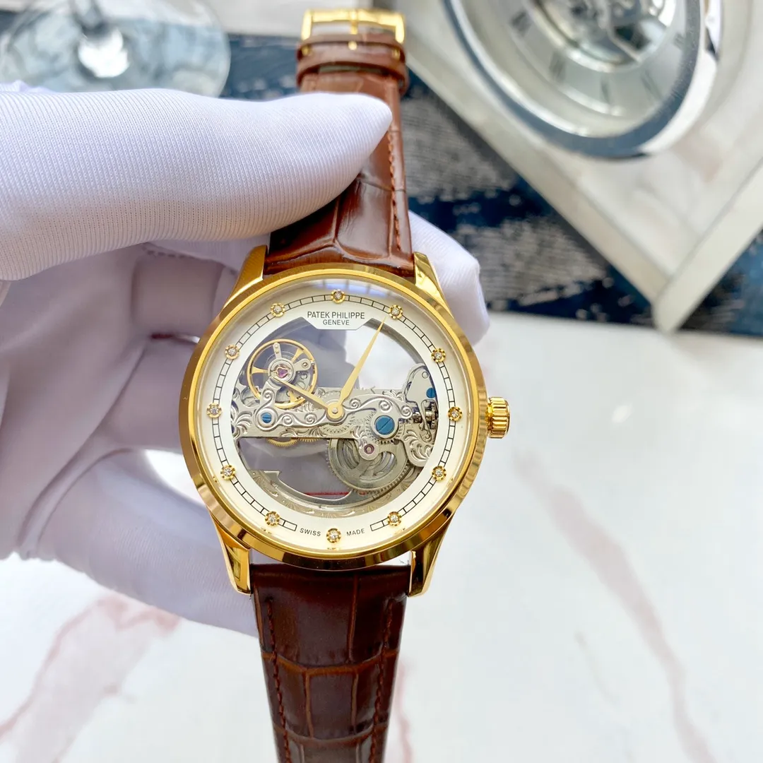 【Foreign Trade Import】💰1440! Patek Philippe (top quality, outstanding debut) 🎉🎉 [Type]: Fine men's watch (top grade) exquisite hollowing [Strap]: Genuine leather strap (durable) [Movement]: Top mechanical movement (stable) [Material]: Mineral super strong mirror (wear-resistant) Exquisite quality and generous style, excellent temperament, wise and exclusive [Size]: 43mm diameter, 12mm thick, hot sale! Welcome to reprint!